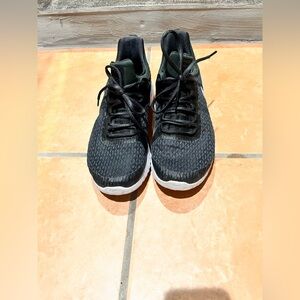 Women Nike shoe size 8 great condition basically new